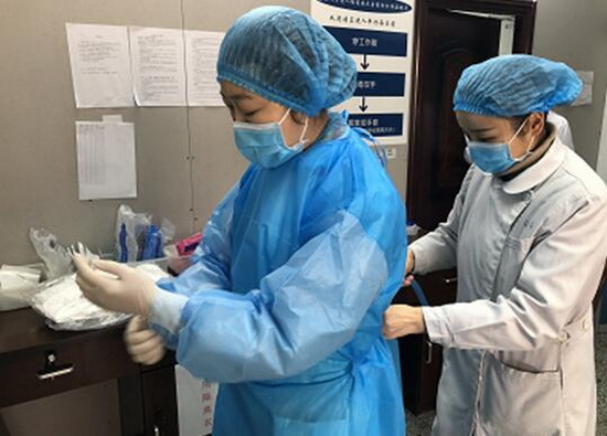 白衣战士守护万家灯火,白衣战士奔赴一线