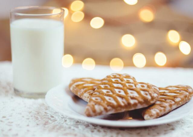 牛奶和蜂蜜一起有什么好处和坏处,牛奶和蜂蜜一起喝有好处还是不好