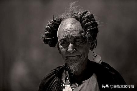 彝族服饰历史渊源,羌族人和彝族人的服饰区别