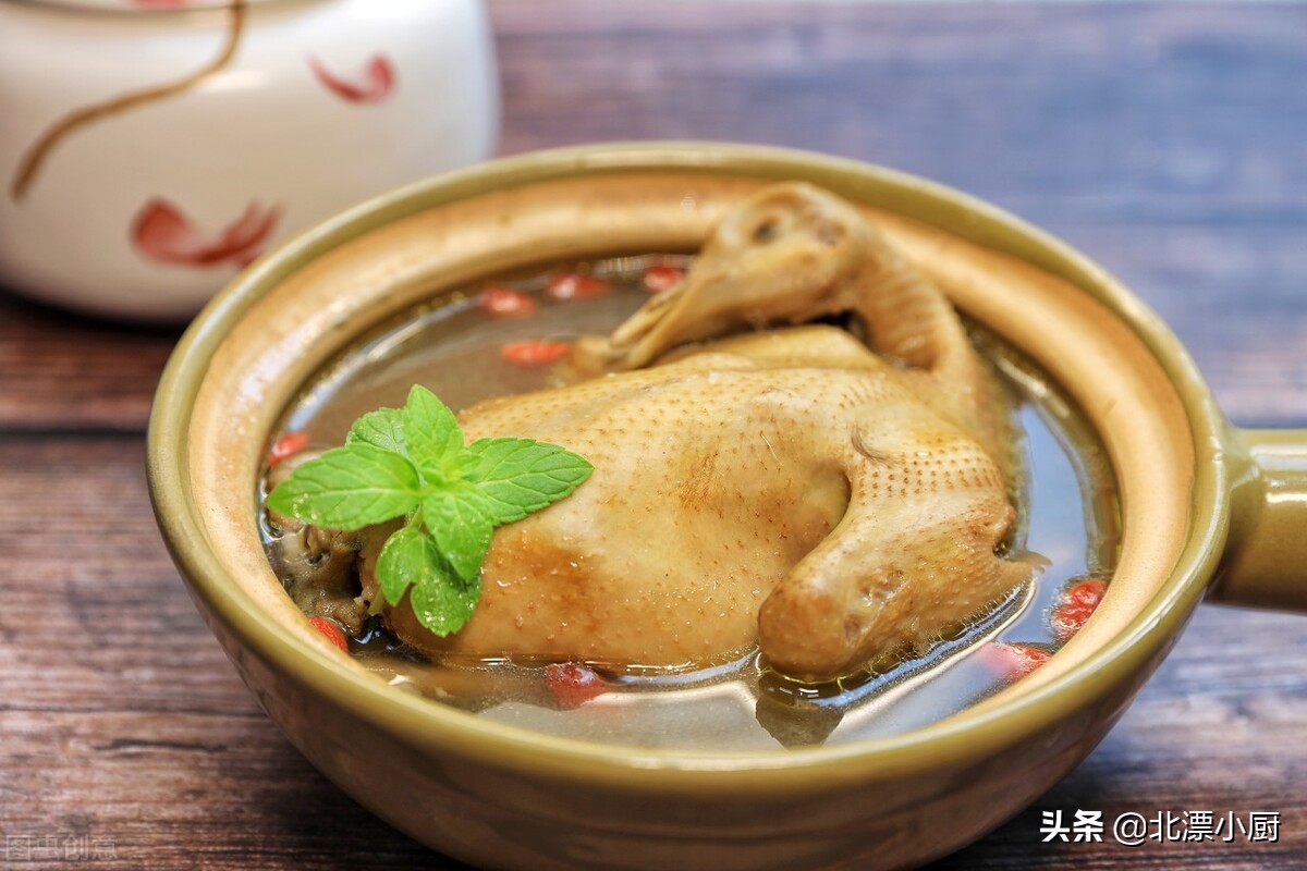 鸽子炖鸡汤怎么炖才能好喝,一鸽胜九鸡炖鸽子汤需要焯水吗