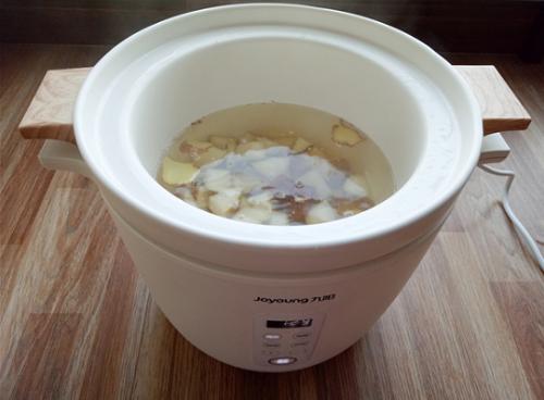 冬天咳嗽煮梨水的正确方法,治咳嗽糖水做法