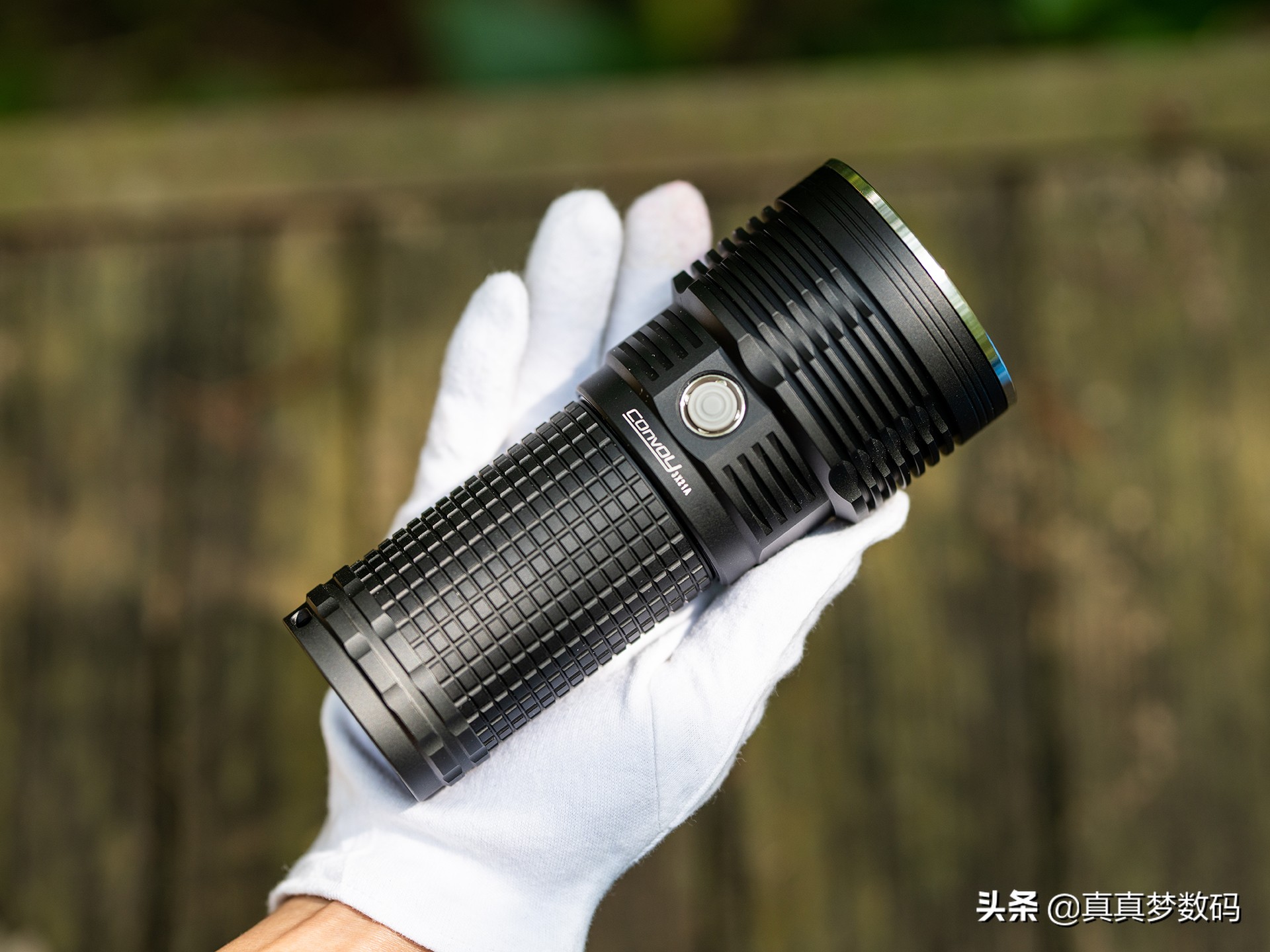 2021强光手电选购经验篇一:盘点我的高性价比强光手电筒