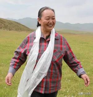 一款止痛贴，年销上10亿，这个甘肃女子靠卖药成为*藏西**首富