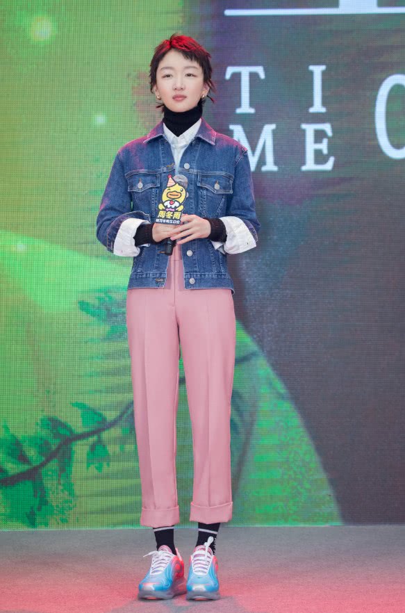 周冬雨走路穿什么鞋,周冬雨一字带鞋