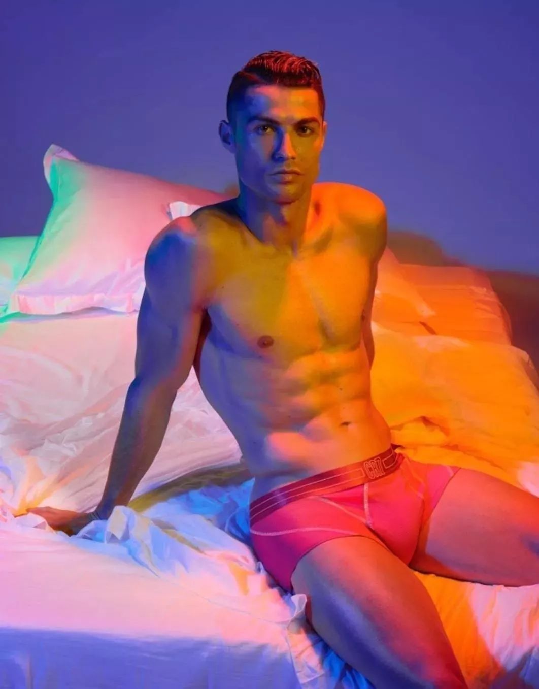 c罗大秀手臂肌肉惊呆众人,c罗最新肌肉照