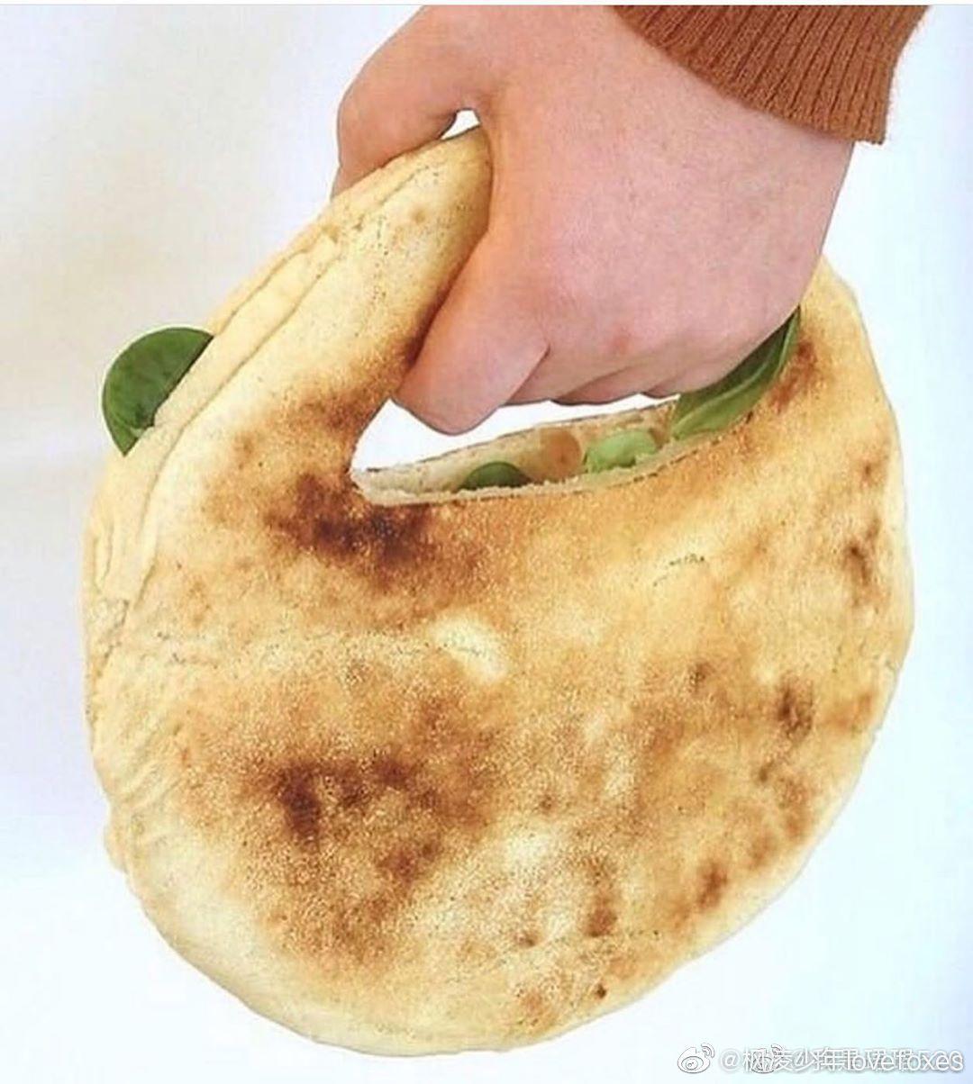 青蛙耳夹网友：这难道就是传说中的癞蛤蟆想吃天鹅肉？