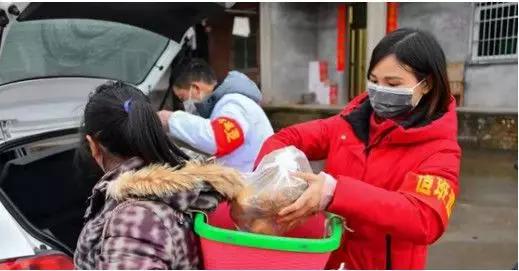 四川巾帼在行动|我的后备箱就是你们的保障箱——甘当村民“代购员”的第一书记