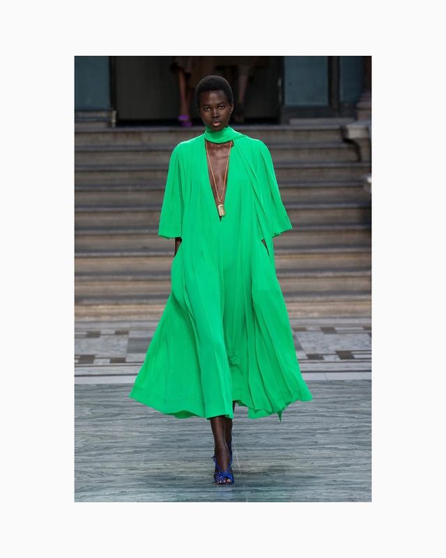 贝嫂单手抱小七的图片,贝嫂带小七走秀