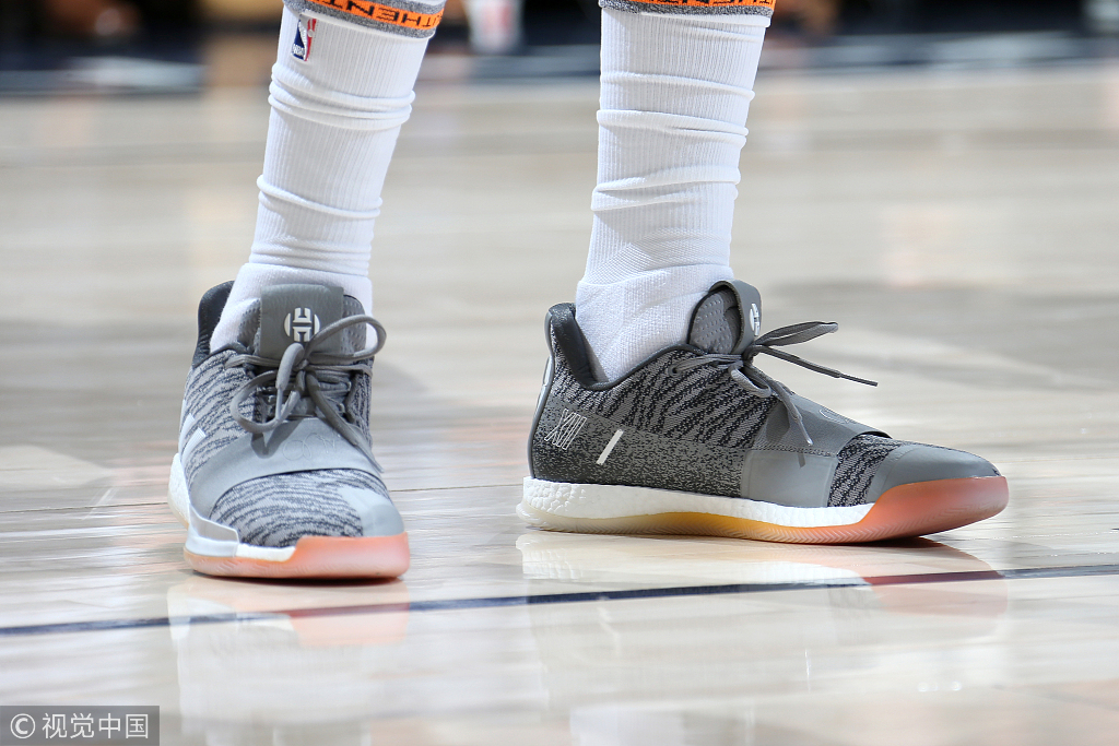 塔克上脚球鞋一览表,nba鞋王塔克赛场球鞋