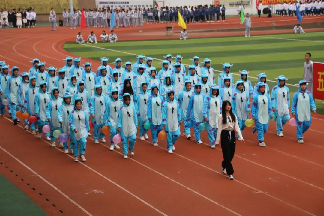 向日葵、比卡丘,嗨翻桐梓这些学校