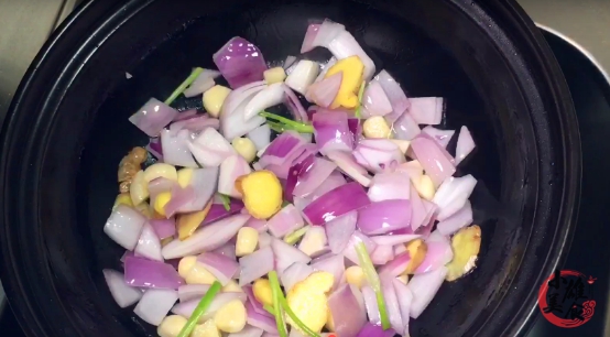 排骨一煮就柴,排骨一煮就发白