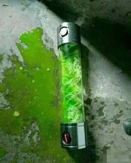 女朋友的房间里找到的工具,她说是手电筒,真以为我不懂吗?