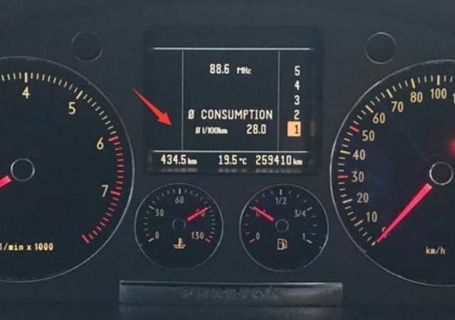 12年辉腾真实油耗,偶遇老款汽车