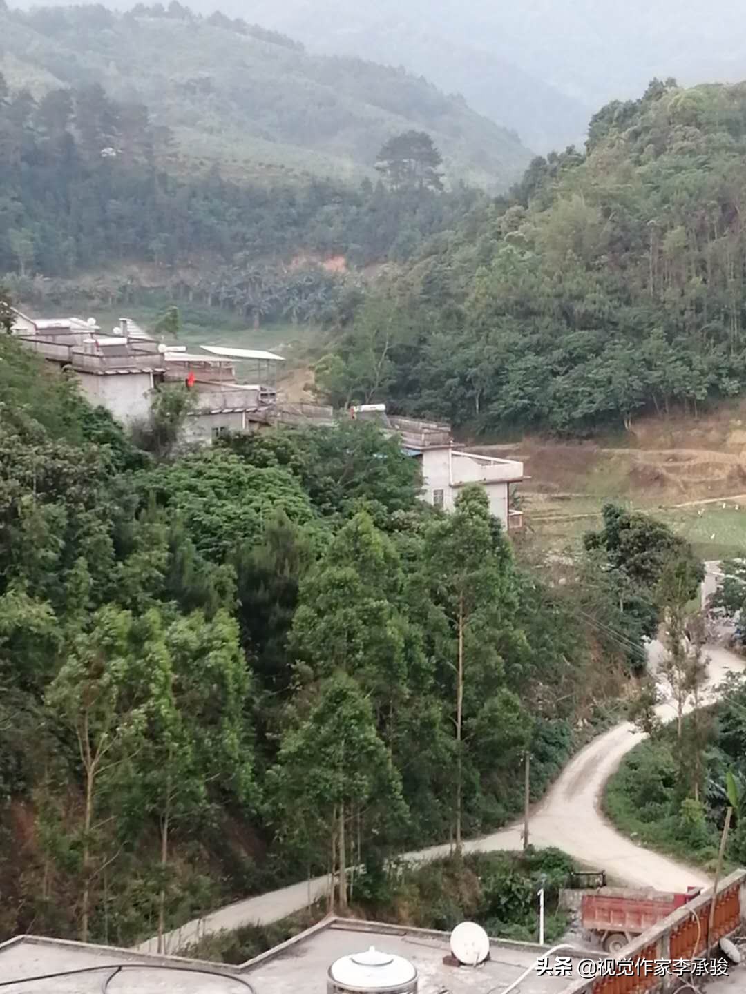 哦，德保县荣华乡乐屯，我土土的故乡和土土的家乡人，春天好！