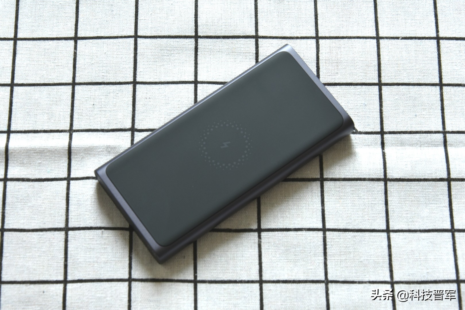 小米无线充电宝青春版10000mah,小米无线充电宝30w值得吗