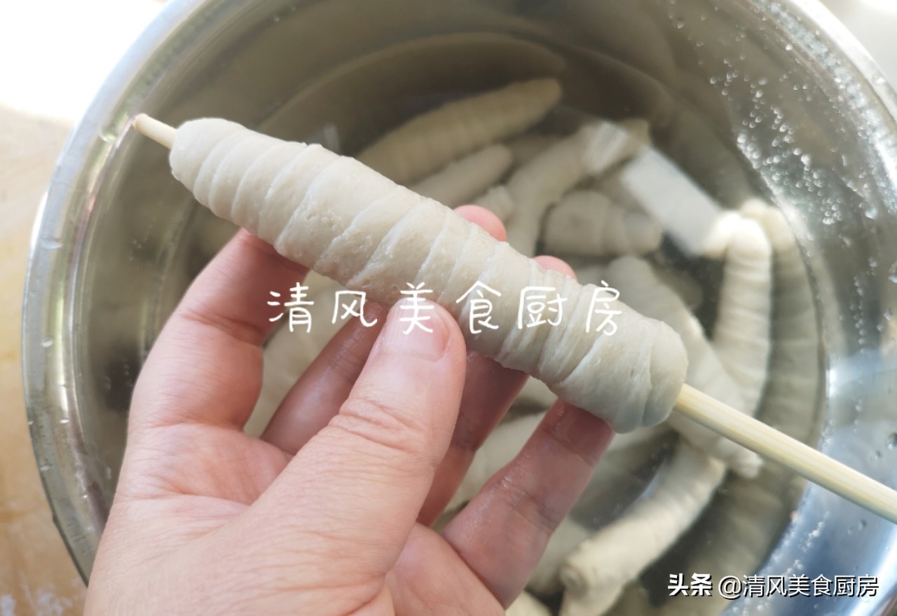 街头火爆的烤面筋教程,夜市面筋怎么烤好吃又简单