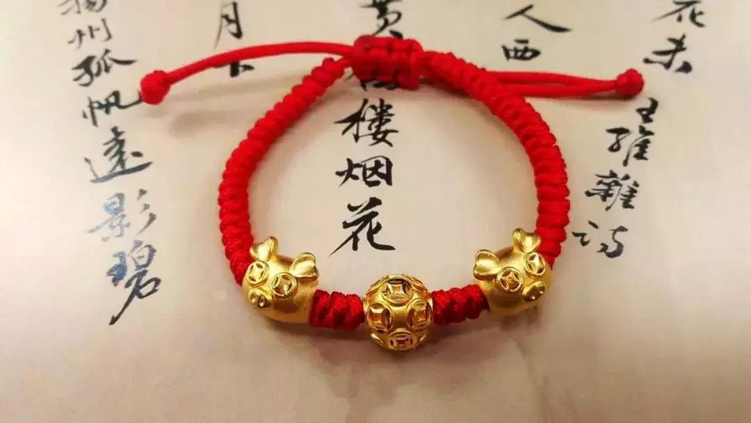 本命年珠宝首饰,女士本命年红袜子保暖内衣