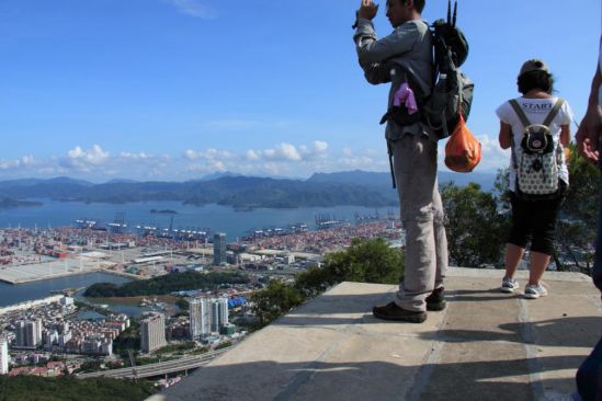 佳能数码相机推荐性价比高学生,佳能77d与佳能6d哪个更值得入手