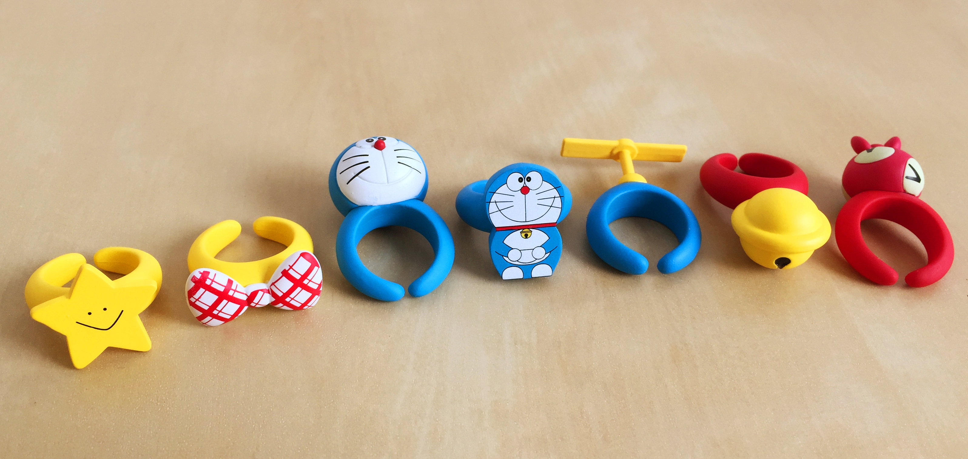 满满的《哆啦a梦》元素玩具戒指盒玩测评