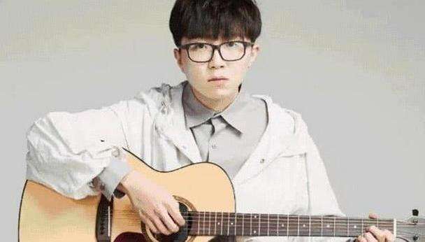 怎样挑选适合自己脸型的眼镜男,怎么选眼镜才能更好看男生