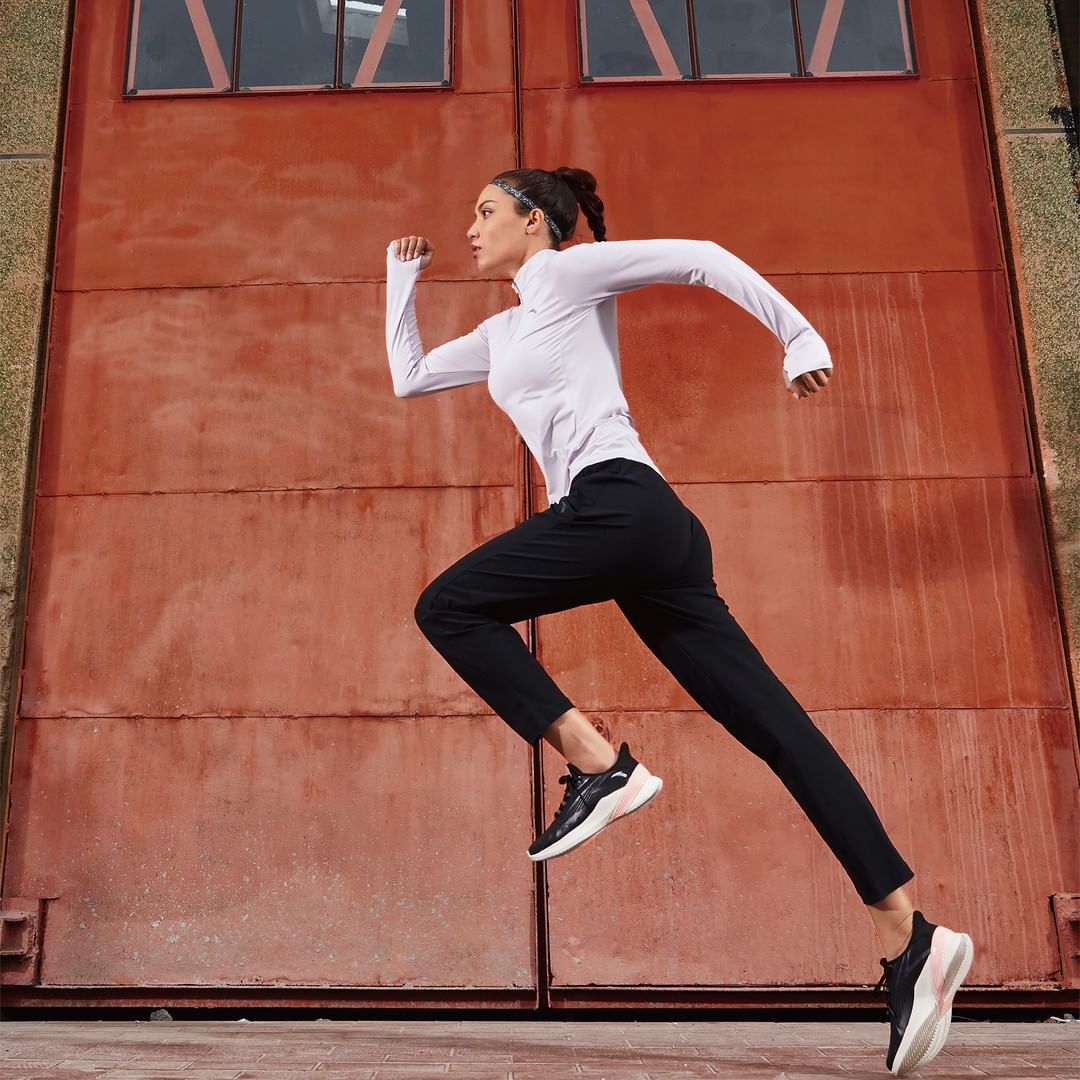 李宁vs安踏到底谁才是国产一哥,李宁安踏球星