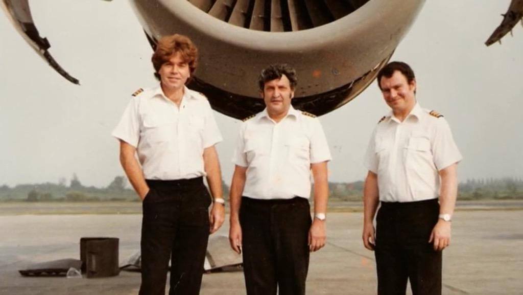 四个引擎都失效的飞机,四个引擎全部失效重启50次引擎