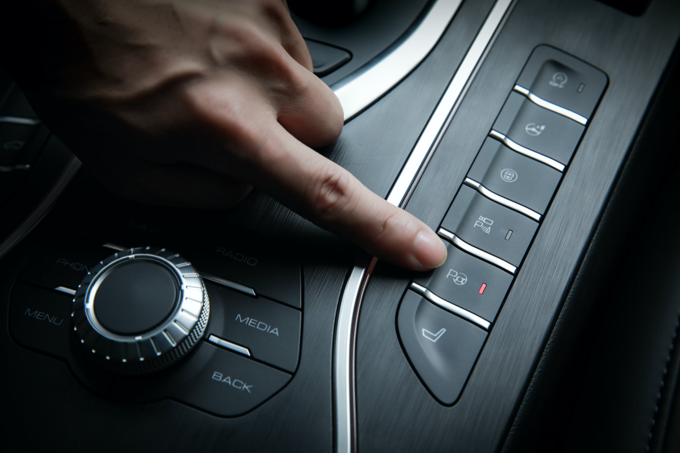 vv7科技版和旗舰选哪个好,vv7科技版和普通版的区别