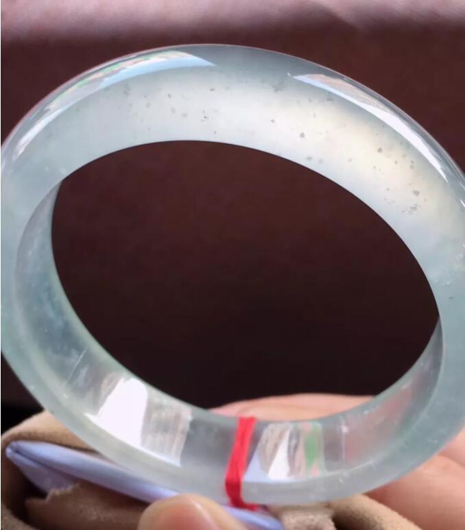 龙石种翡翠跟冰种翡翠哪个好,带你了解翡翠