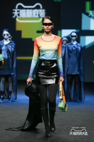 蒛一品牌亮相上海时装周，引领保暖内衣潮搭新风尚