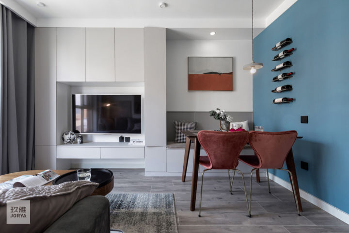 业主把家里收拾的井井有条,美女收拾家干净卫生