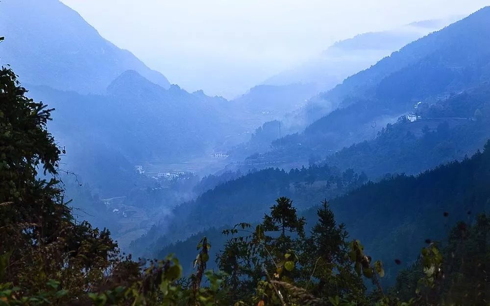 湖北深秋自驾游景点推荐,秋色彩林川西自驾