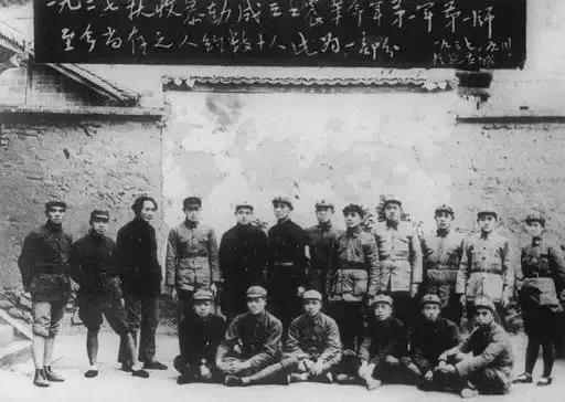 从井冈卫士到将军大使的谭希林中将