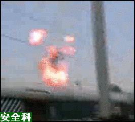 男子触电浑身抽搐倒下成功自救,触电事故及现场自救