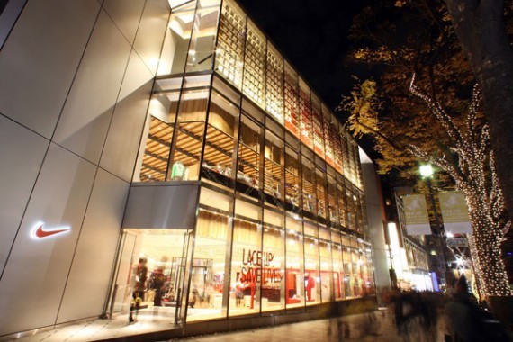 从网上买到的便宜aj,官网买原价aj1