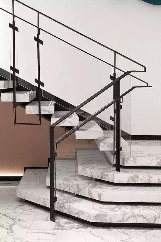 楼梯这样设计才惊艳,楼梯下空间怎么设计高级