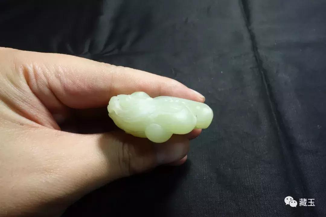 和田玉俄料值不值得入手,和田玉籽料和俄料到底有什么区别