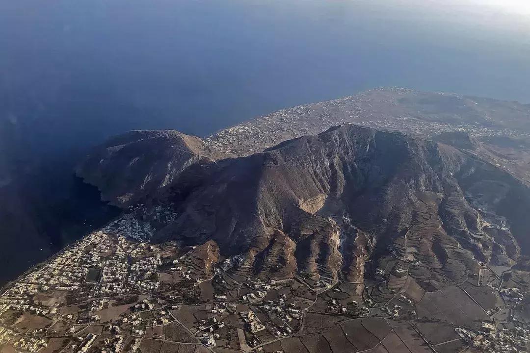 希腊爱琴海圣托里尼岛报团直播,没去过希腊爱琴海畔的圣托里尼