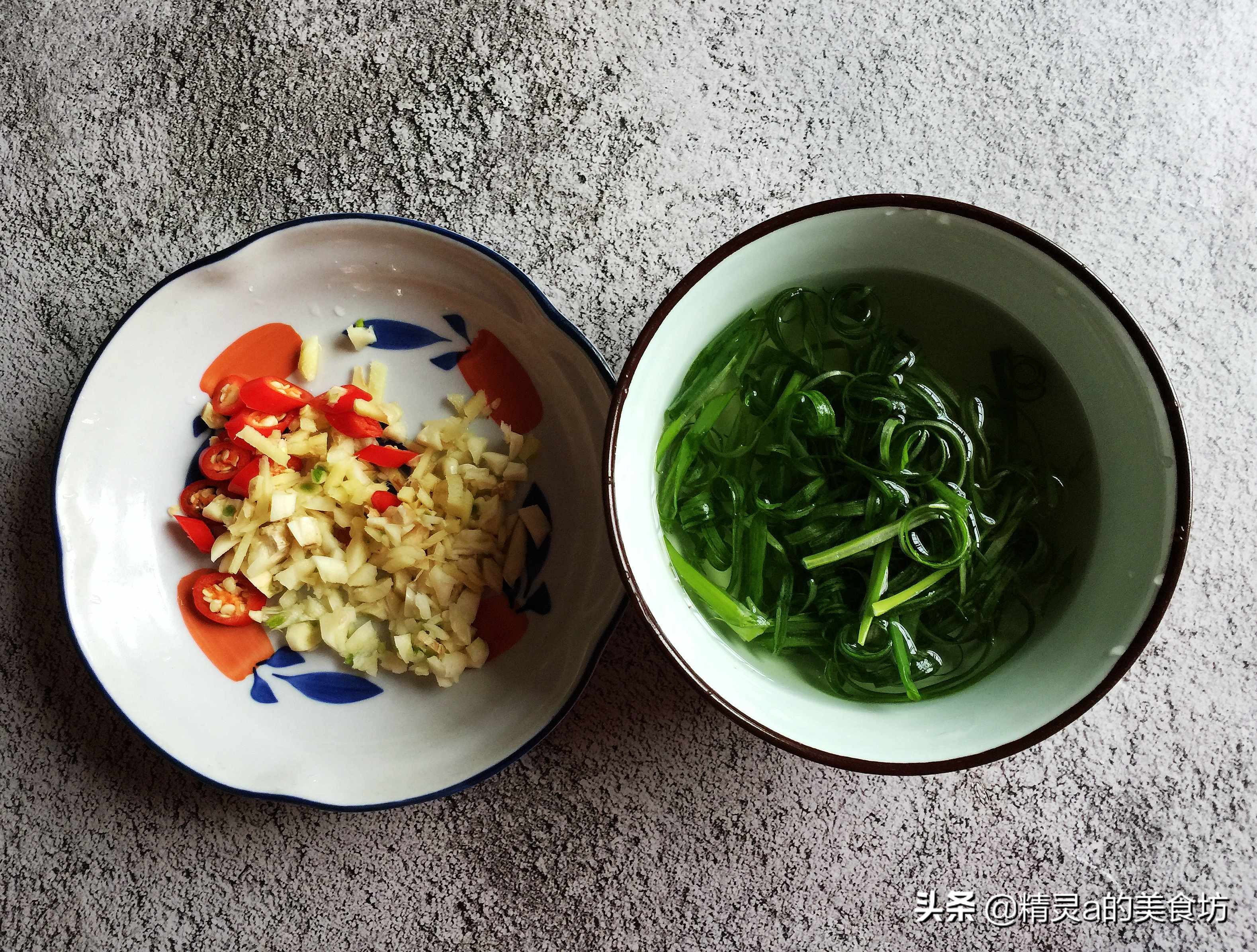 这才是清蒸鱼的正确做法鲜嫩可口,清蒸鱼该怎么做才能既入味又鲜嫩