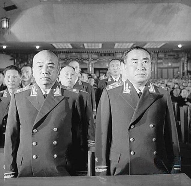 1953年，*德朱**与彭德怀下棋，*小平邓**观战不语，最终胜负如何？