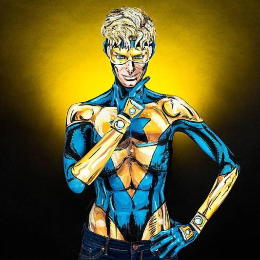 加拿大女孩爱玩人体彩绘，无需特效即把自己变成超级英雄和恶棍