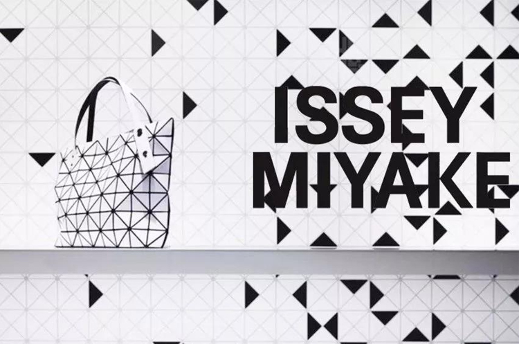 三宅一生小方包柠檬黄色,三宅一生菱格包哪个颜色最好看