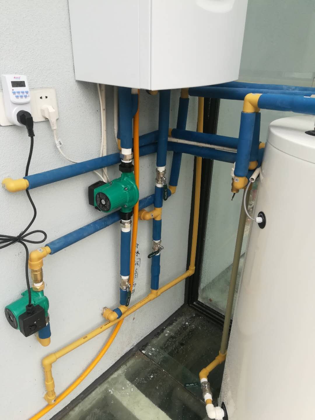 地暖如何用比较划算,暖气片与地暖使用费用