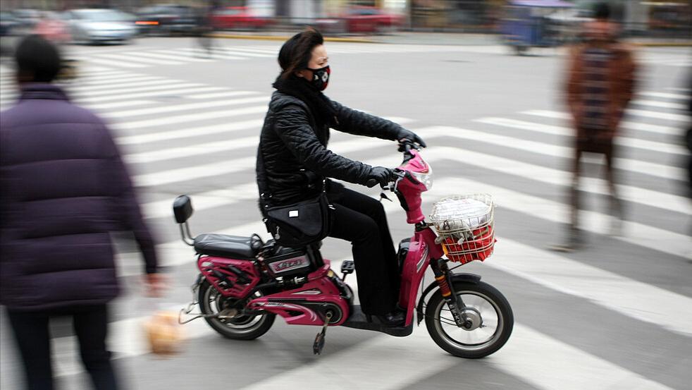 什么时候实施电动车考驾驶证,考电动车驾驶证要符合哪些条件