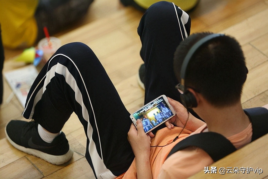 青少年手机成瘾的心理问题,青少年手机成瘾怎么定义