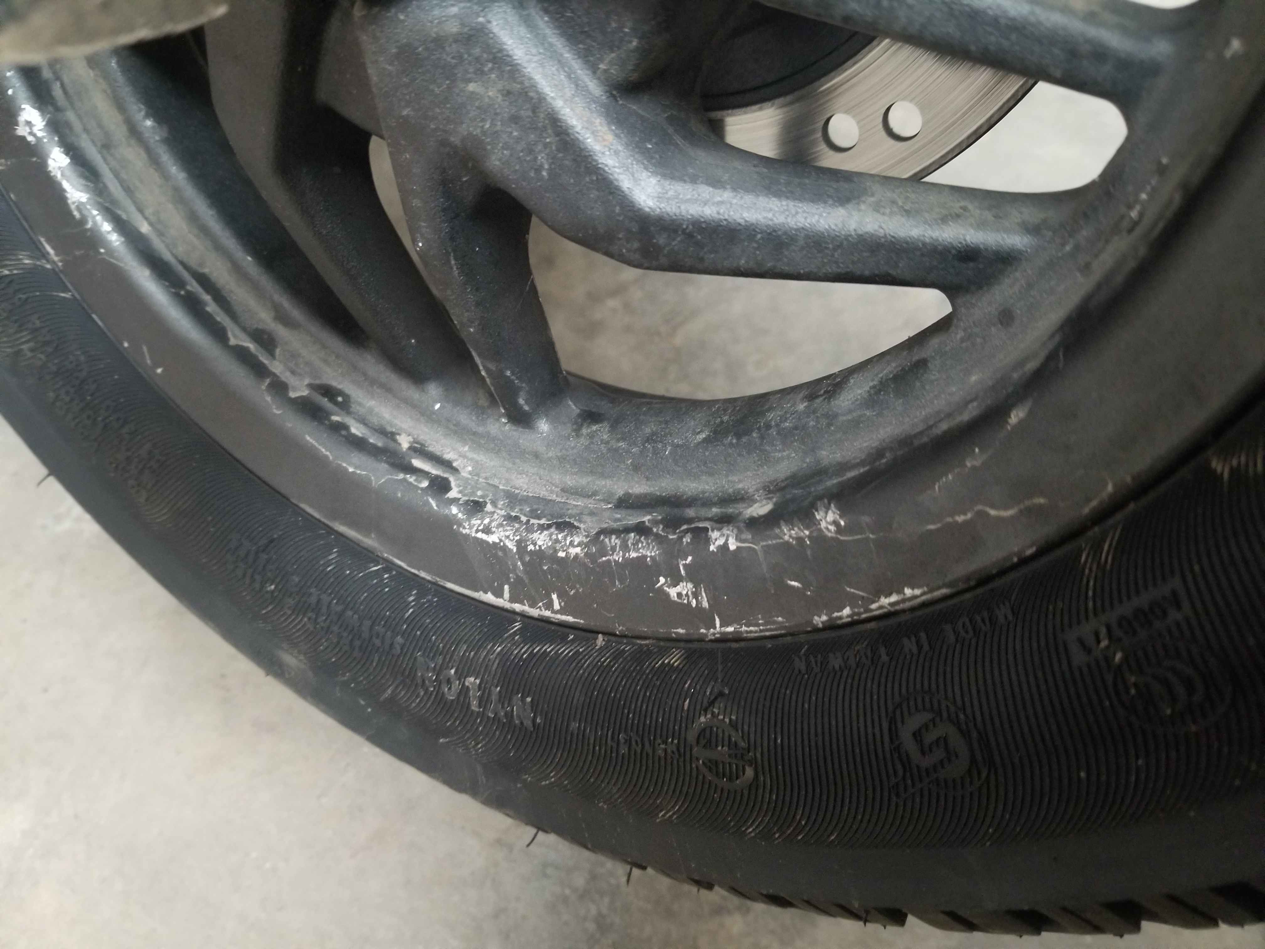 本田裂行125换后轮胎全过程,本田裂行125换轮胎要多少钱