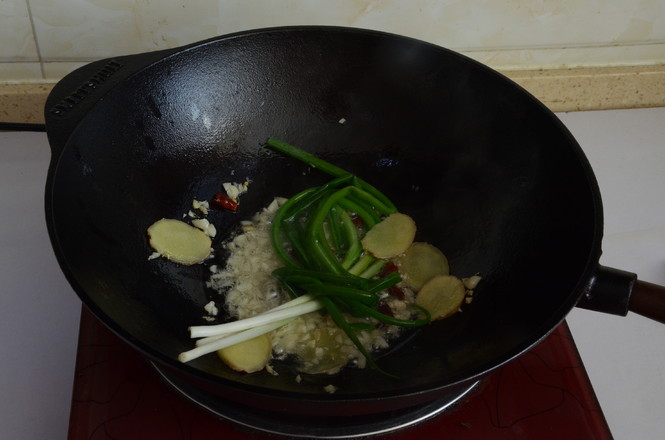 东北铁锅炖鱼正宗做法视频,东北铁锅炖鱼最正宗的做法