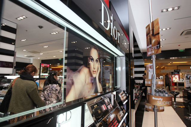 精华液和精华霜的正确使用方法,护肤品精华液的正确使用方法