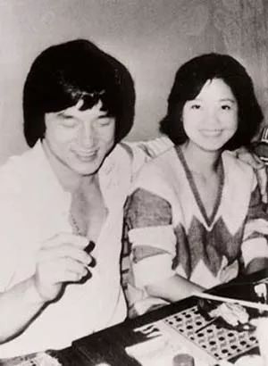 成龙被外媒狂批不尊重女性，他和邓丽君的过往恋情是罪证之一