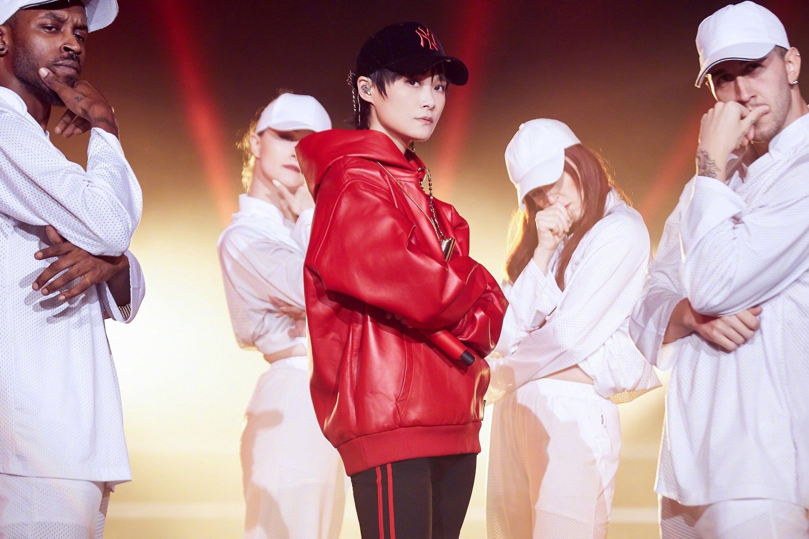 穿上百搭减龄神器卫衣阳光又活力,百搭实穿卫衣承包你春季时髦穿搭