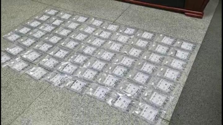 用命换钱的“骡子，是如何把大量*品毒**塞进自己体内的？